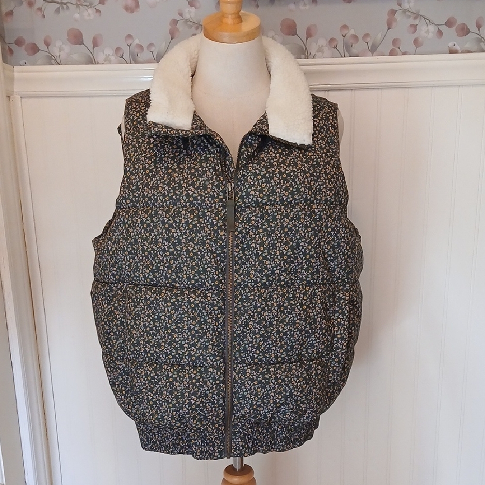 Universal Thread Floral Patterned Vest - image 1